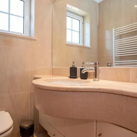 Amora Classic Villa *